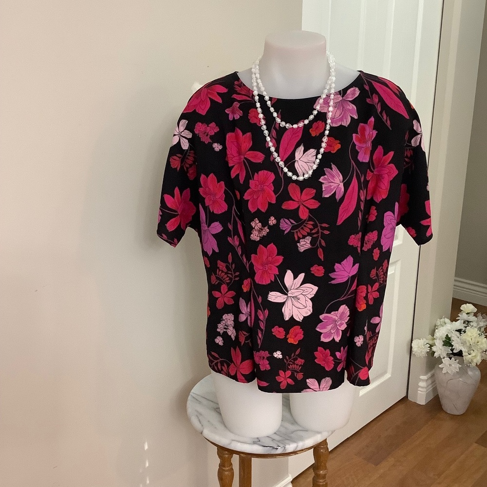 Black Floral Short-Sleeve Women's Top - Pink & Magenta Flowers